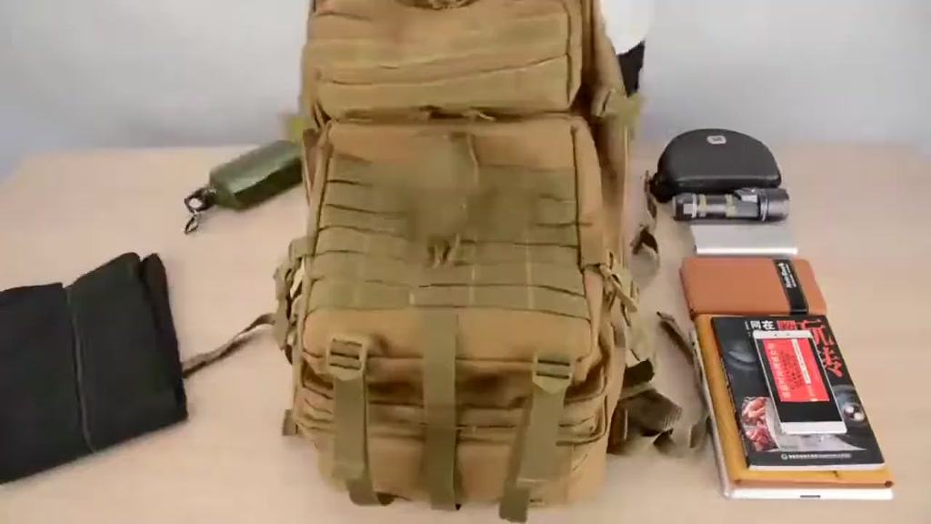 Mochila Militar Tática 50 Litros Grande Impermeável Reforçada com Bandeira Qualidade Premium